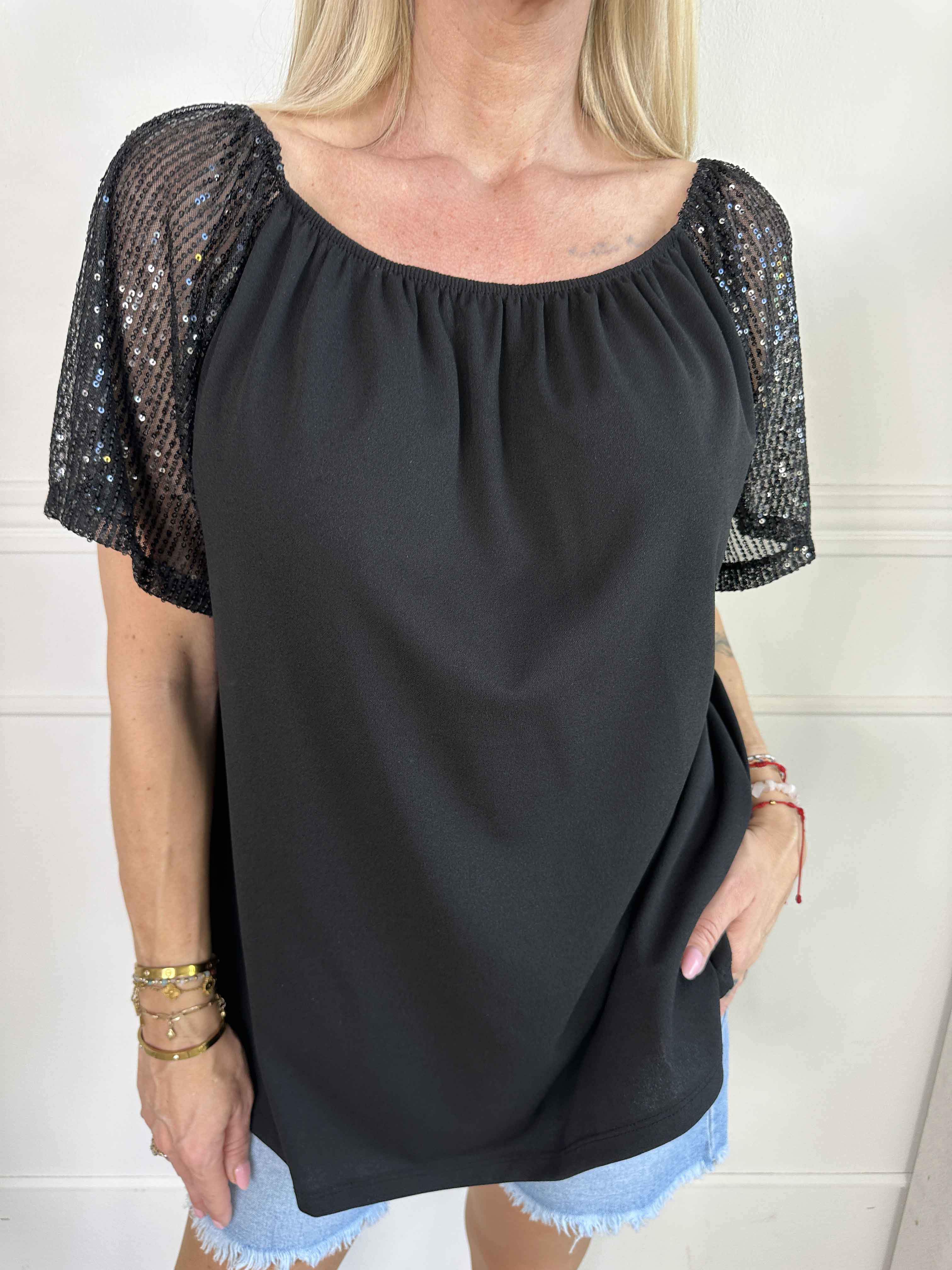 Kim Shirt - Söt och feminin blus med resår och ärmar med glittriga paljetter